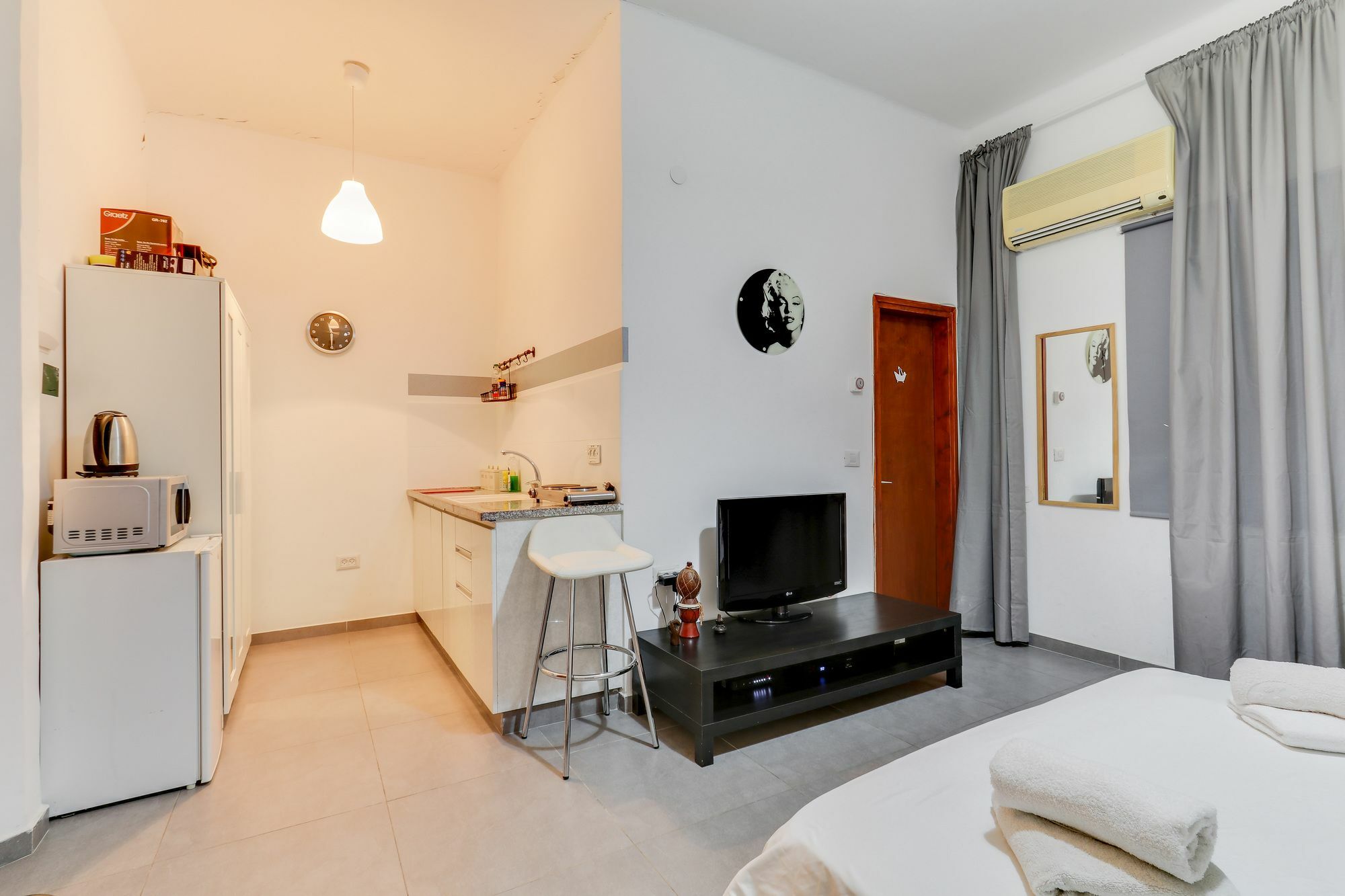 For 2 People Near Bograshov Apartment